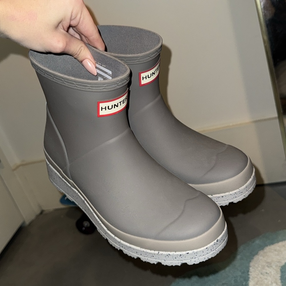 brand new hunter rain boot size 6
